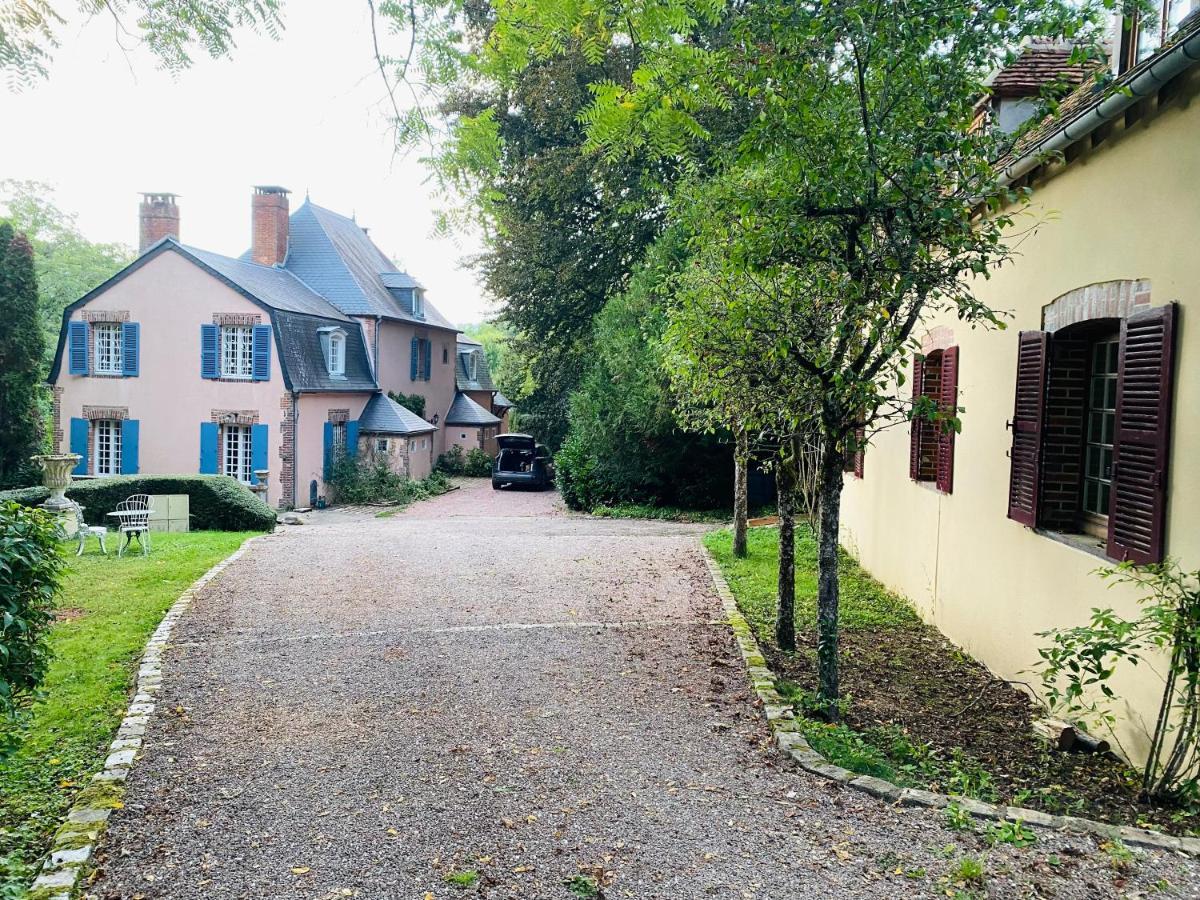 Villa Le Charme Mézilles Exterior foto
